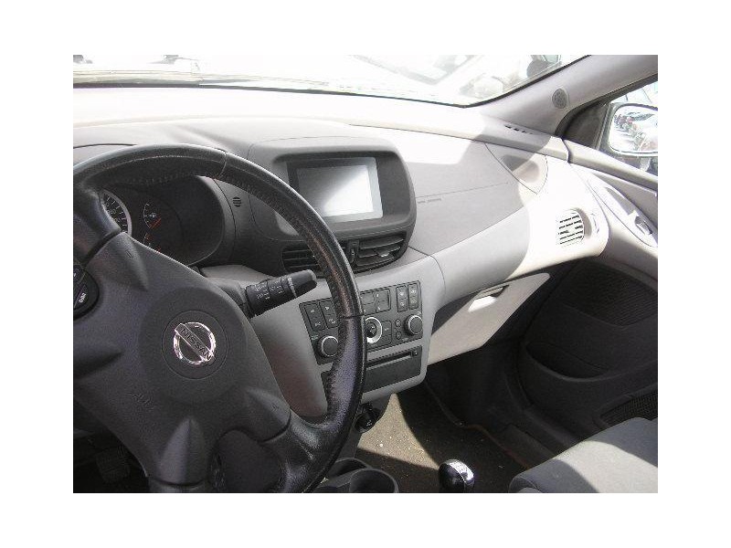 nissan almera tino del año 2004