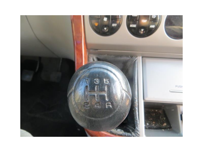 kia carnival del año 2004