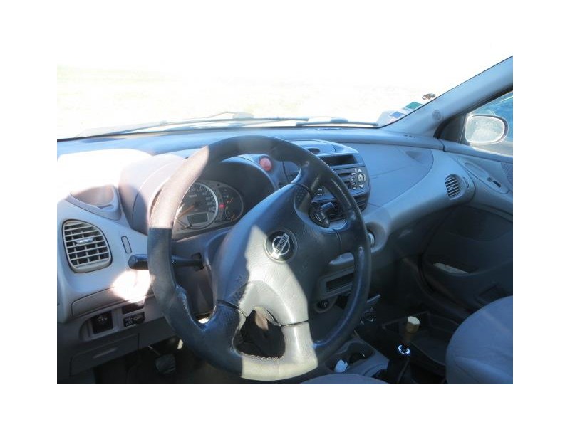 nissan almera del año 2001