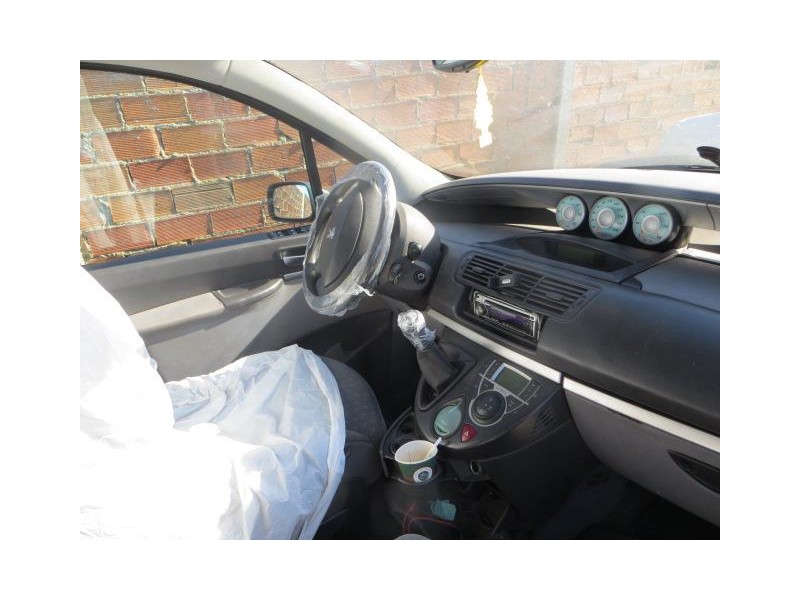 peugeot 807 del año 2003