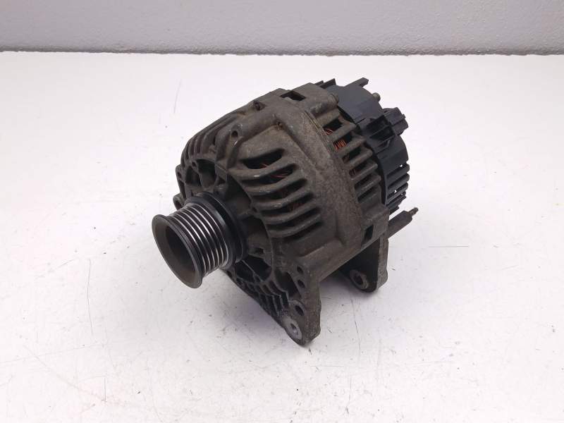 Recambio de alternador para volkswagen polo iii (6n1) 60 1.4 referencia OEM IAM 037903027G  