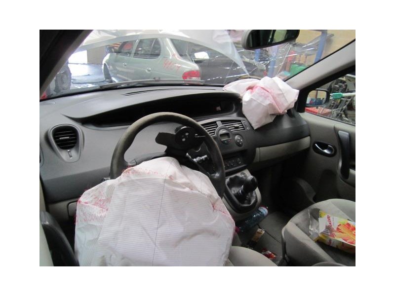 renault scenic del año 2004