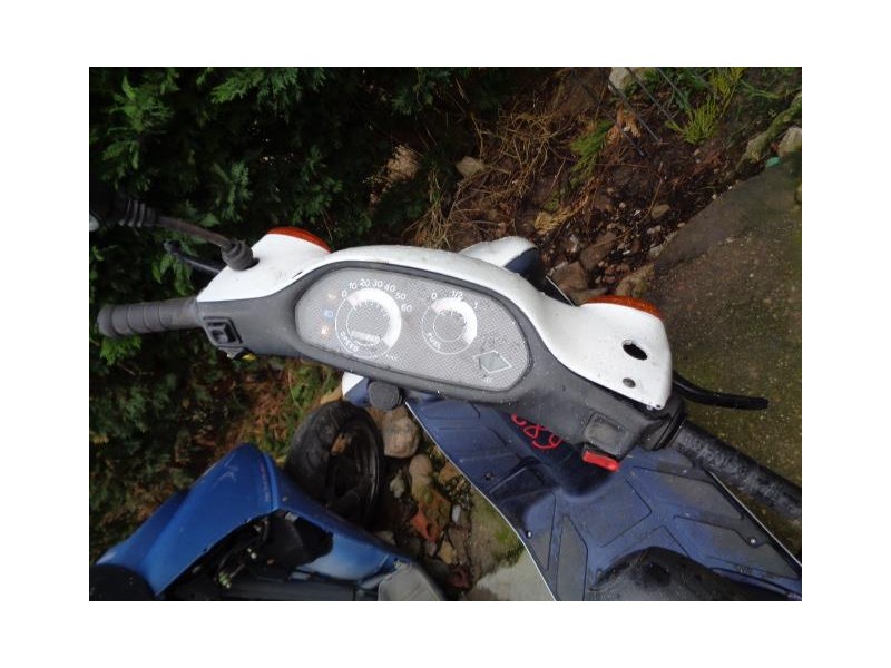 piaggio typhoom 50 del año 2001