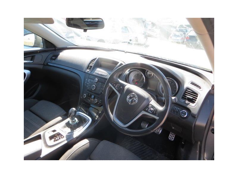 opel insignia del año 2011