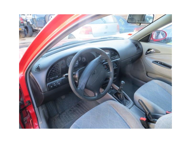 daewoo compact del año 1999