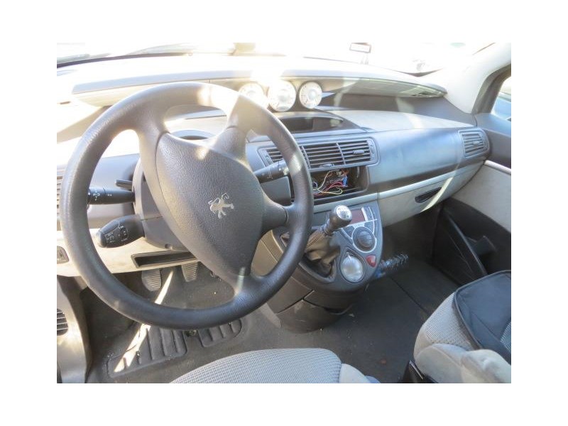 peugeot 807 del año 2006