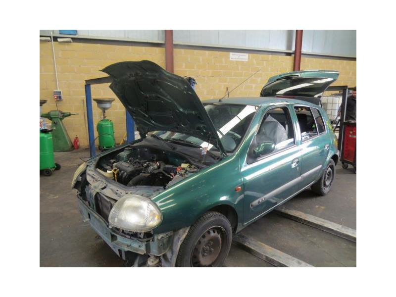 renault clio del año 2000