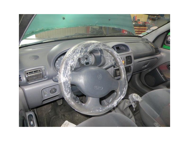 renault clio del año 2000