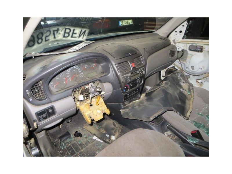 nissan almera del año 2001