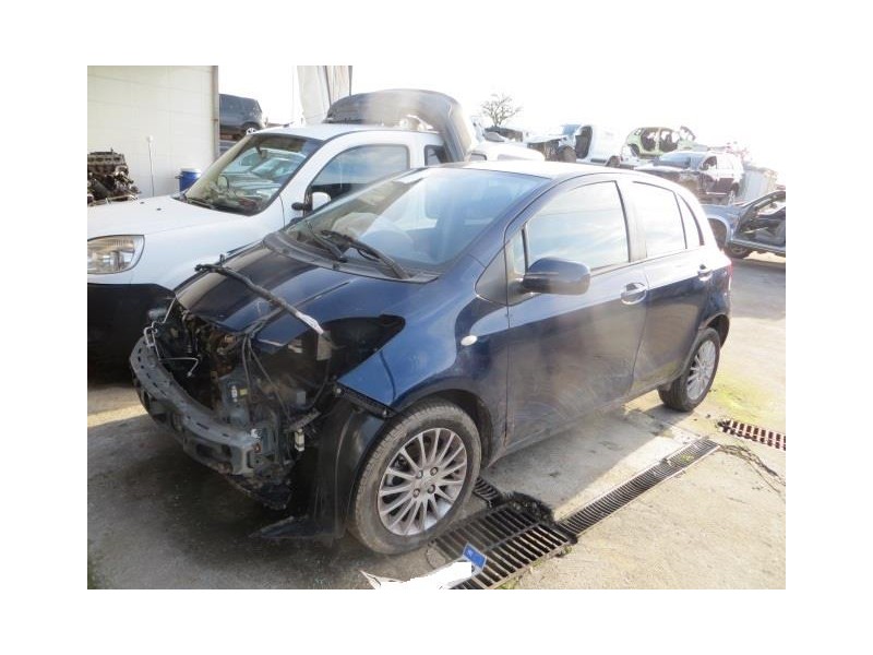 toyota yaris del año 2010