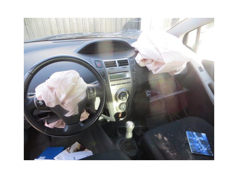 toyota yaris del año 2010