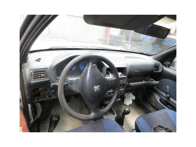 peugeot 106 del año 2000