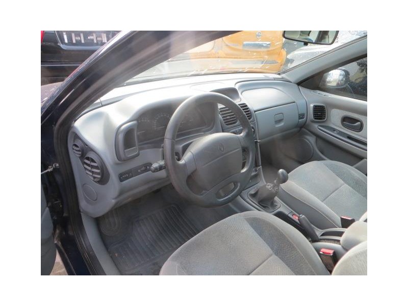 renault laguna del año 2000