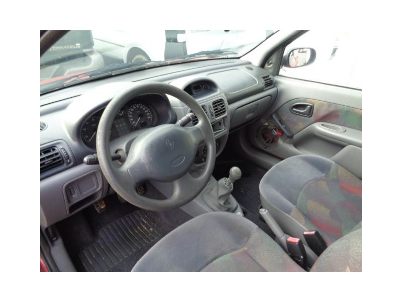 renault clio del año 2001