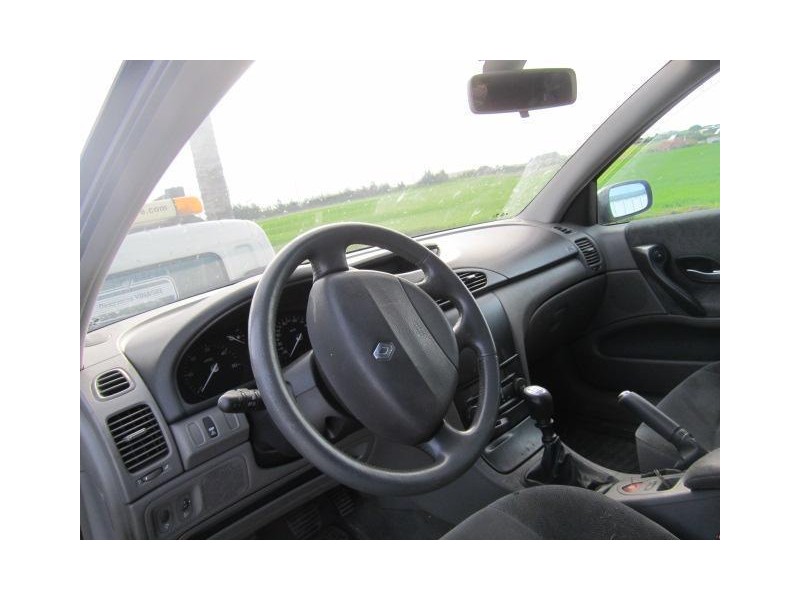 renault laguna del año 2002