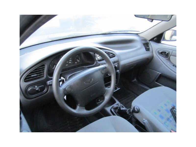 daewoo lanos del año 2002