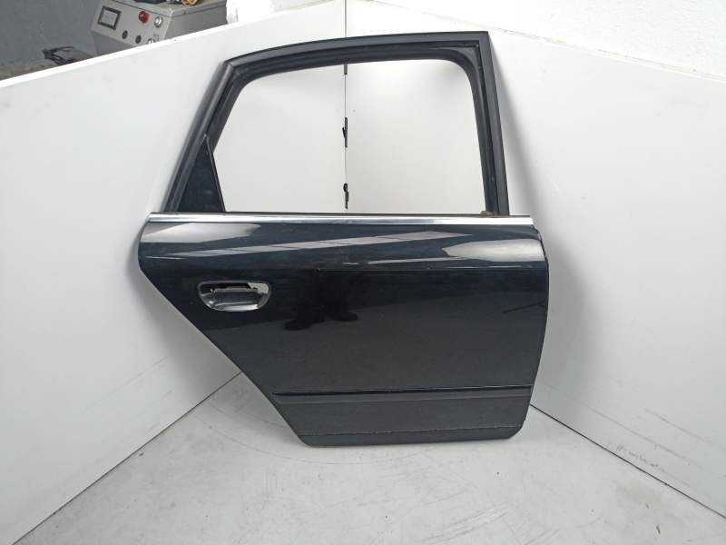 Recambio de puerta trasera derecha para audi a4 b7 (8ec) 2.0 tdi 16v referencia OEM IAM 8E0833052J  