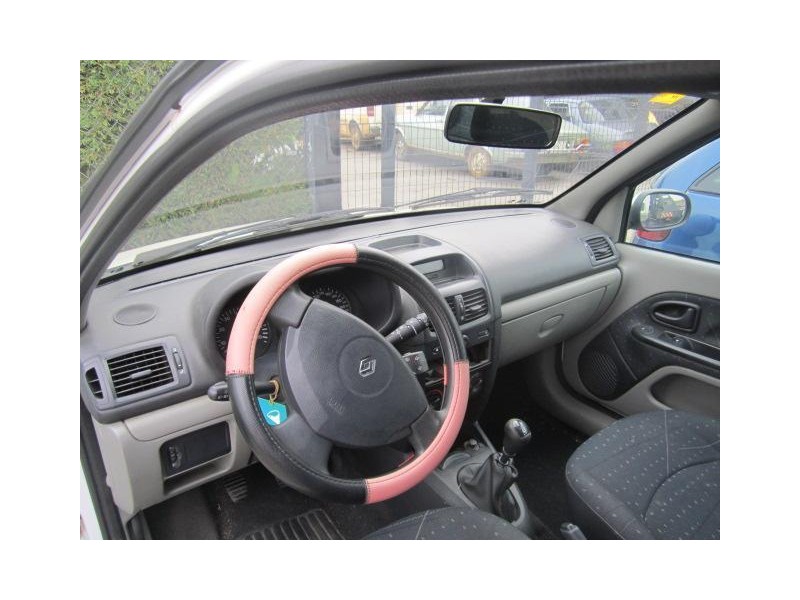 renault clio del año 2001