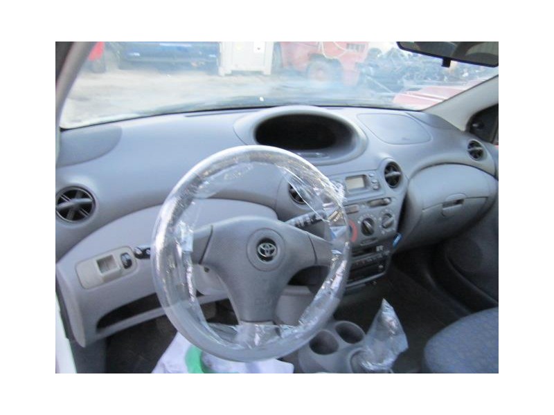 toyota yaris del año 2002