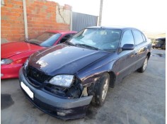 toyota avensis del año 2000