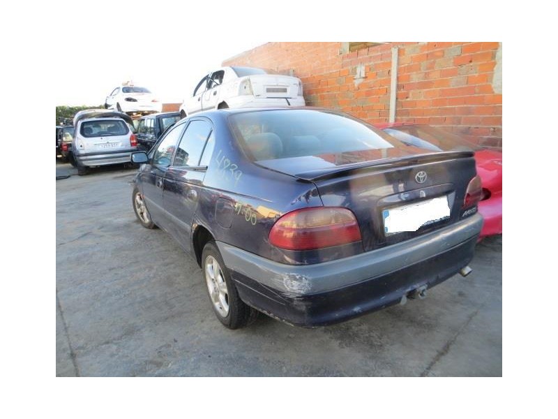 toyota avensis del año 2000