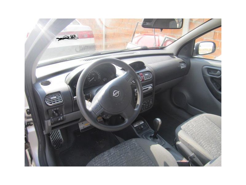 opel corsa del año 2001