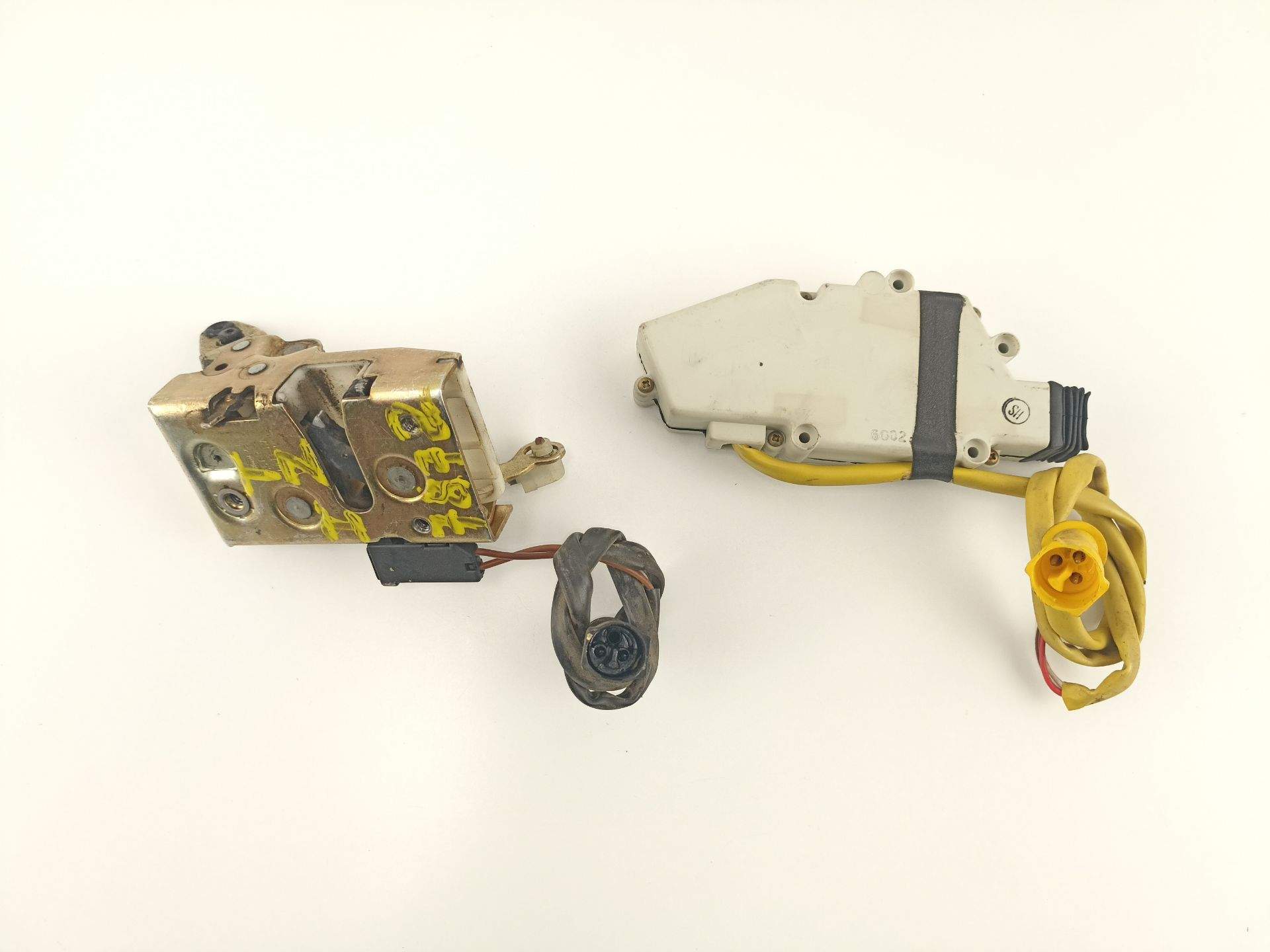 CERRADURA PUERTA TRASERA IZQUIERDA FORD SCORPIO I Sedán (GGE) 85GBA26413DA 85GBA26413DA
