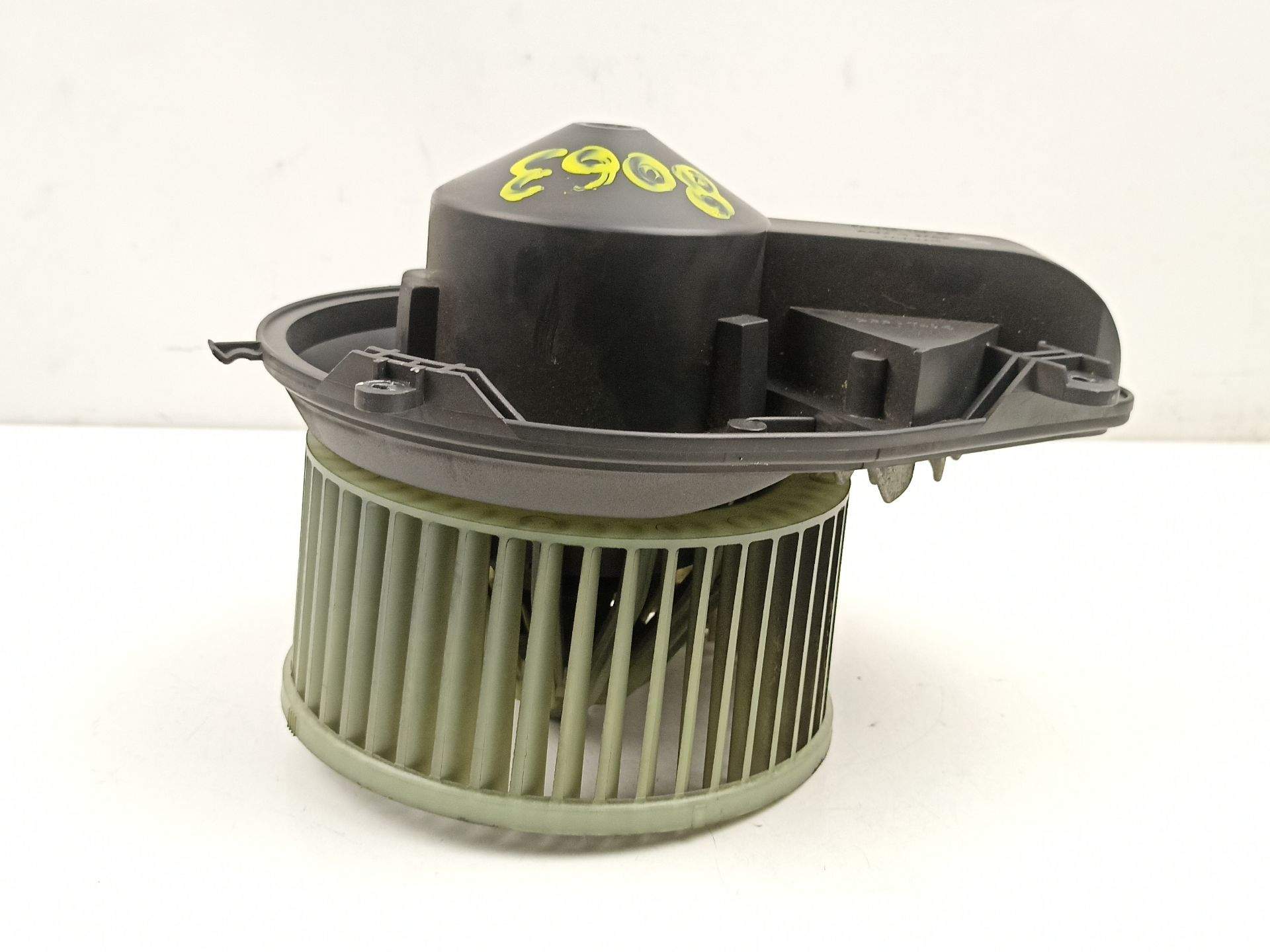 MOTOR CALEFACCION VOLKSWAGEN PASSAT B5.5 Variant (3B6) 8D1820021 / 740221233F 8D1820021740221233F - Vista 3