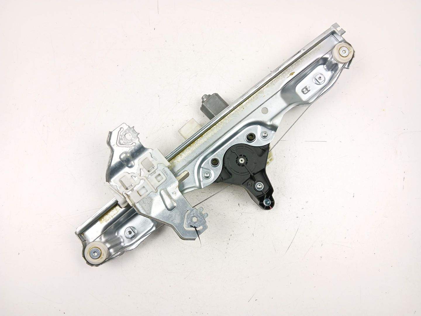 ELEVALUNAS TRASERO DERECHO NISSAN QASHQAI II (J11, J11_) 82700HV00C 82700HV00C - Vista 2