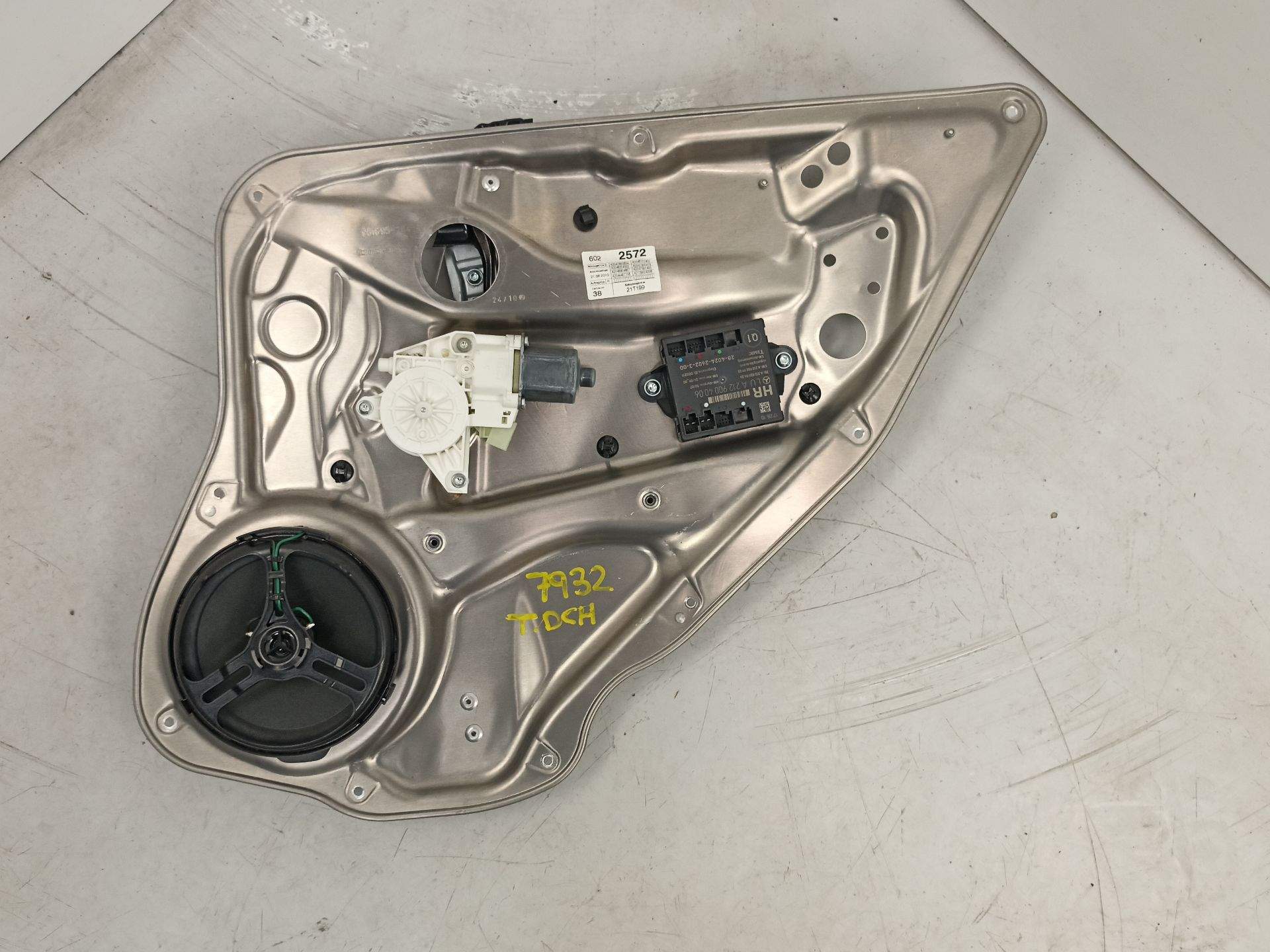 ELEVALUNAS TRASERO DERECHO MERCEDES-BENZ CLASE C (W204) BERLINA A2047300879 / A2127301879 / 981695104 A2047300879A2127301879981695104 - Vista 2