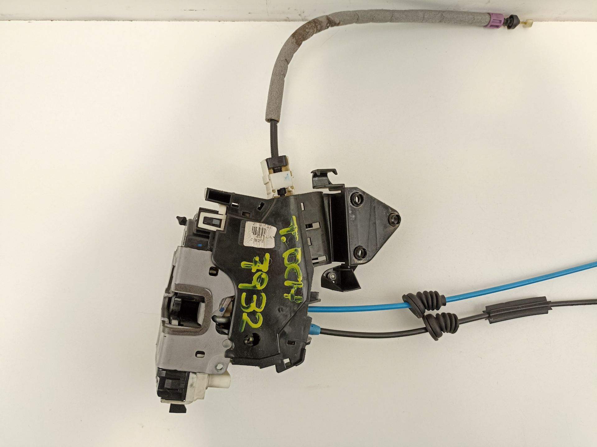 CERRADURA PUERTA TRASERA DERECHA MERCEDES-BENZ CLASE C (W204) BERLINA A2047301435 / A2047331808 A2047301435A2047331808 - Vista 2