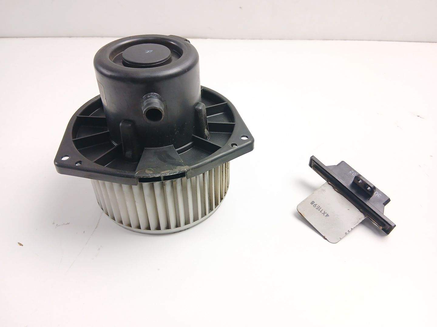 MOTOR CALEFACCION NISSAN TERRANO II (R20) 272200F000 / 0130111153 / 4872530350 272200F00001301111534872530350