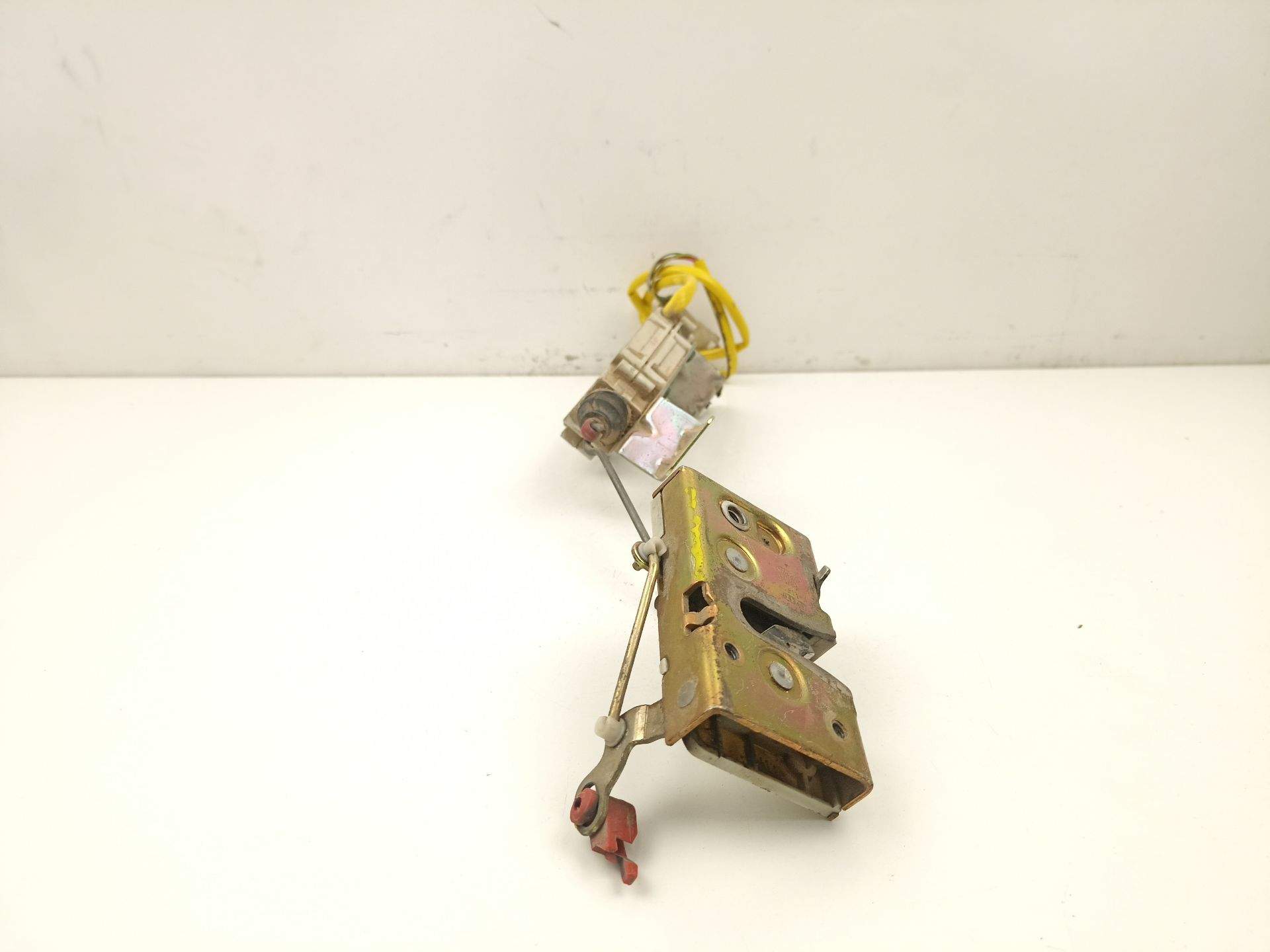 CERRADURA PUERTA TRASERA IZQUIERDA FORD ESCORT IV (GAF, AWF, ABFT) 86ABA26413AA 86ABA26413AA - Vista 3