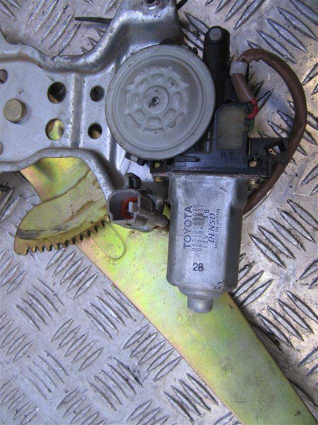 ELEVALUNAS TRASERO IZQUIERDO TOYOTA Land Cruiser (J9) 8571060070 8571060070 - Vista 3