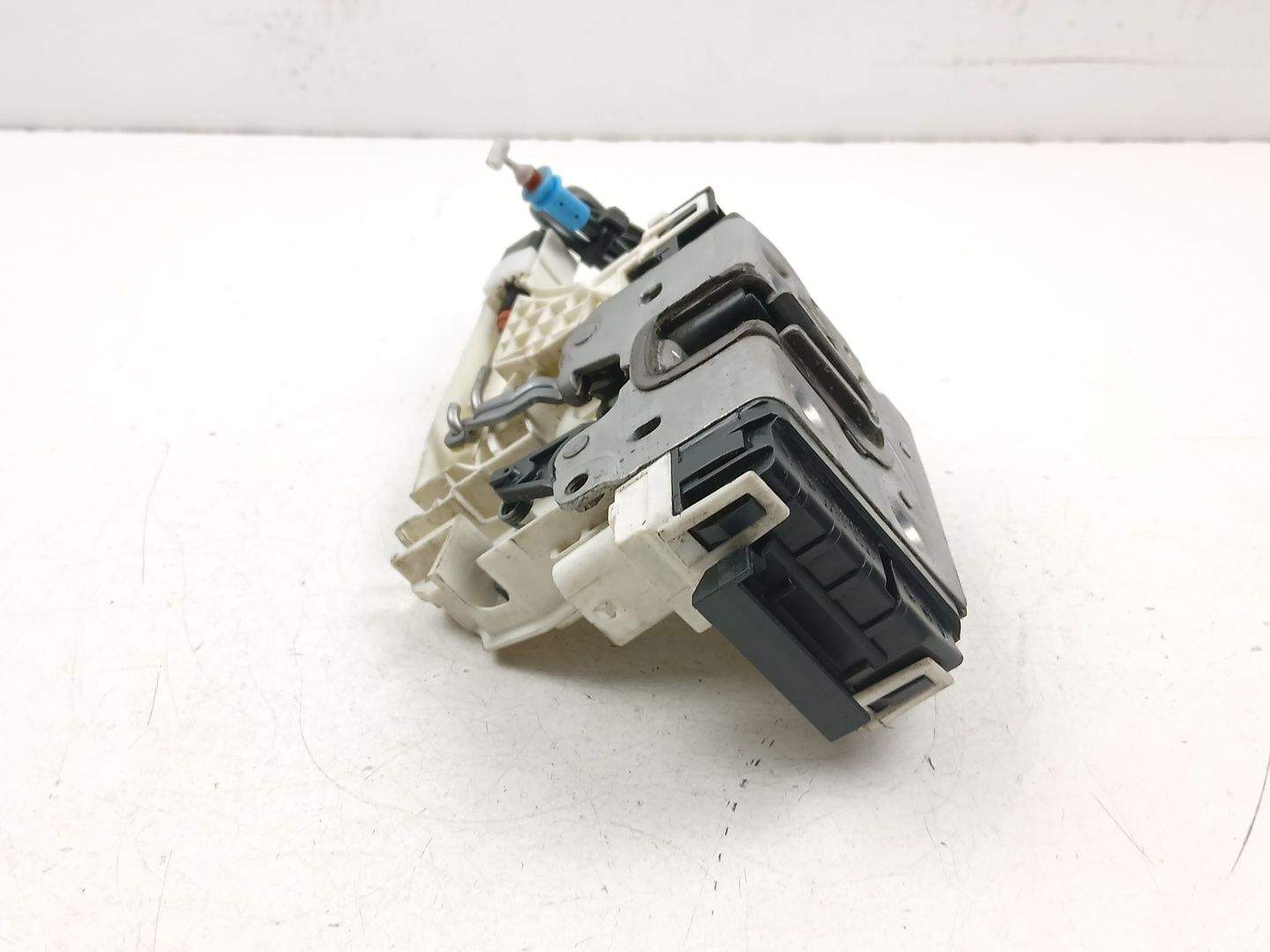 CERRADURA PUERTA DELANTERA IZQUIERDA VOLKSWAGEN CRAFTER 30-35 Autobús (2E_) A9067202135 A9067202135 - Vista 3