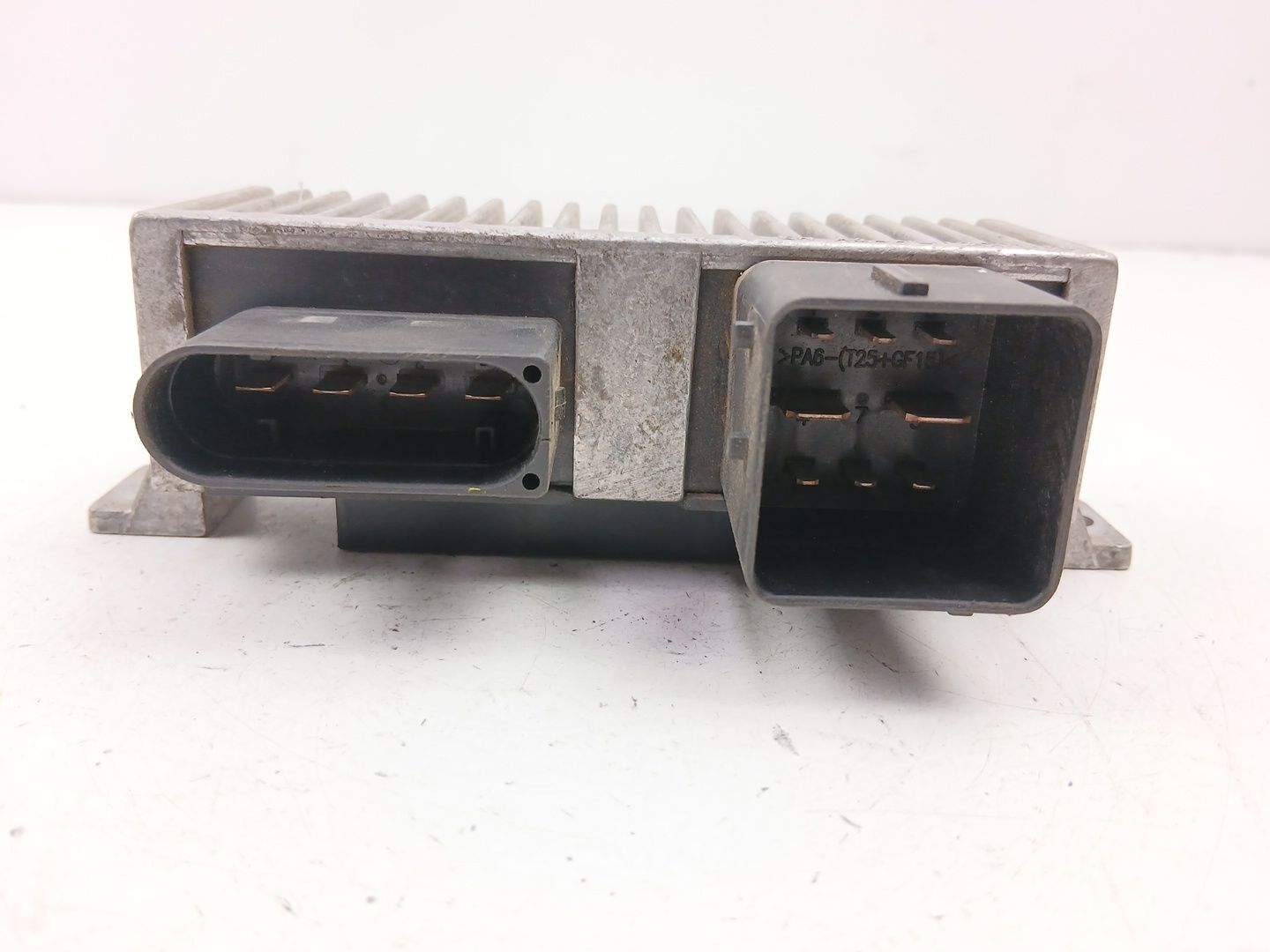 CAJA CALENTADORES RENAULT MEGANE III Hatchback (BZ0/1_, B3_) 271206395R 271206395R - Vista 3